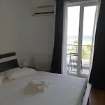 Fratellyvibe Mamaia