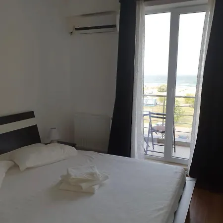 Fratellyvibe Mamaia